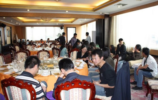 2009年2月29日，昆明天度網(wǎng)絡(luò)公司多名員工生日之際，公司在滇池路“西貢碼頭.中云名菜館”舉辦了集體生日宴會(huì)。天度部分同事及天度部分客戶共計(jì)100余人參加了本次活動(dòng)。